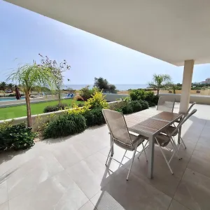 κάντε κράτηση εδώ